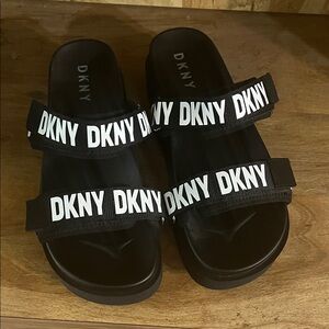 DKNY Women's Willow Flat Slide Sandals